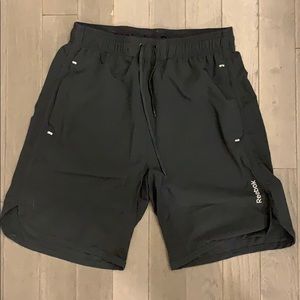 Reebok gym shorts- med